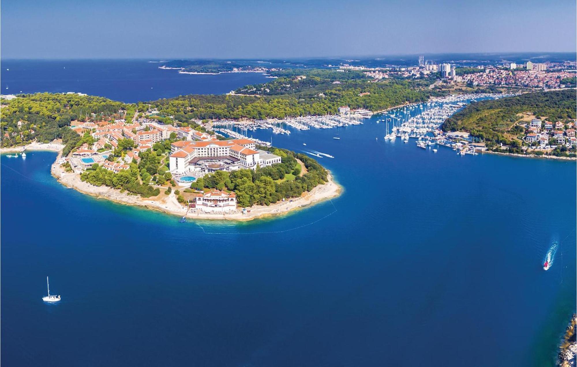 Awesome Apartment In Pula With Wifi 外观 照片
