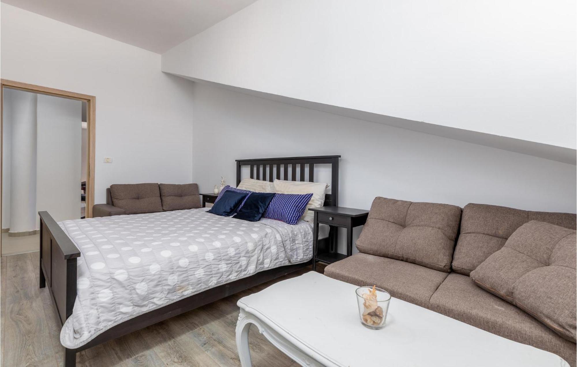 Awesome Apartment In Pula With Wifi 外观 照片