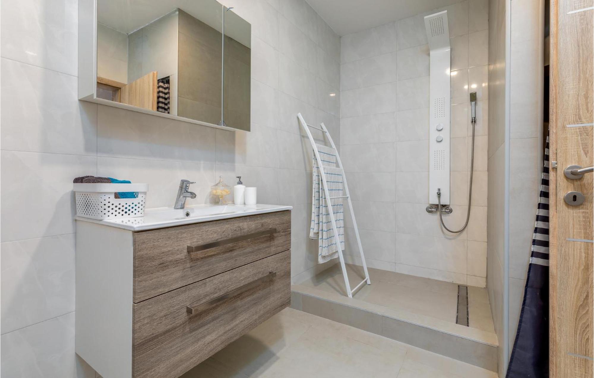 Awesome Apartment In Pula With Wifi 外观 照片